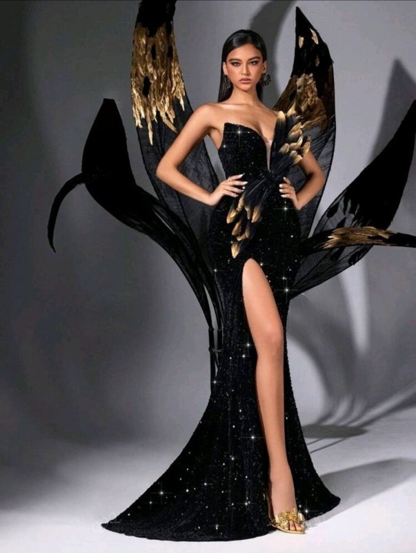 Дълга официална рокля от кадифе с пайети и пера в черно и златисто 