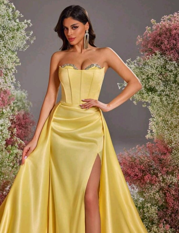 Дълга рокля в жълто