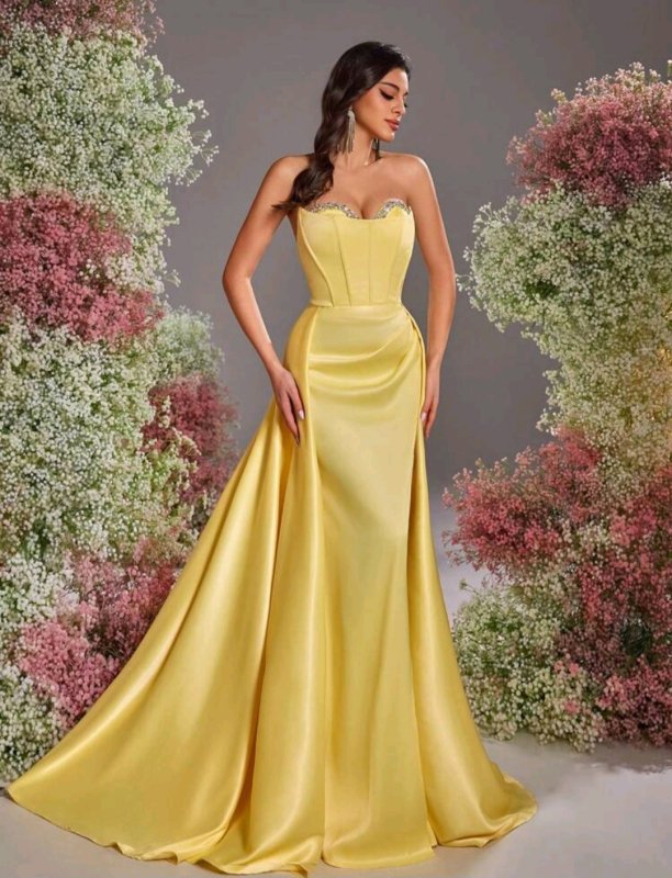 Дълга рокля в жълто