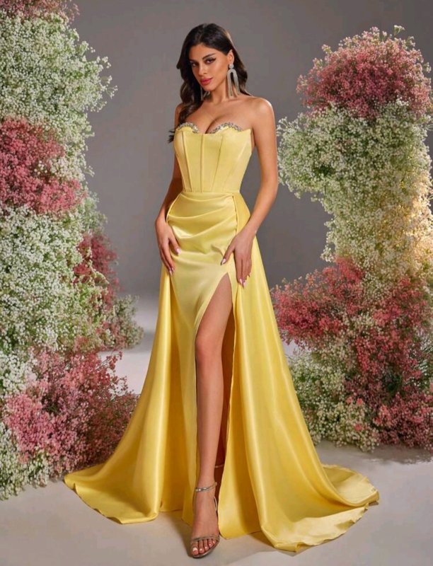 Дълга рокля в жълто