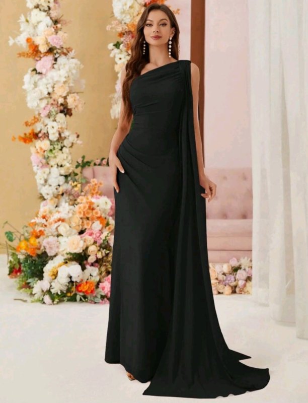 Дълга черна рокля с едно рамо