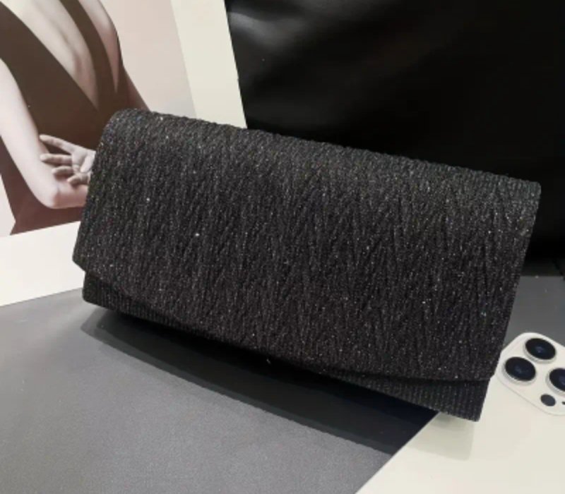 Вечерна черна чантичка