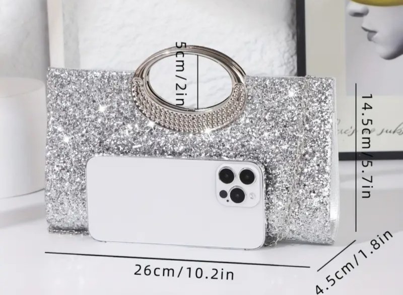 Вечерна чантичка в сребристо 