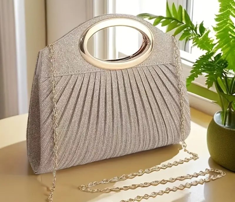 Елегантна чанта в златисто и черно