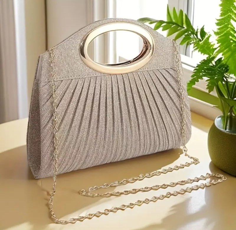 Елегантна чанта в златисто и черно