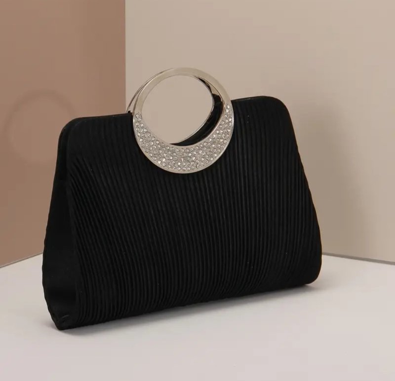 Елегантна вечерна чанта в черно