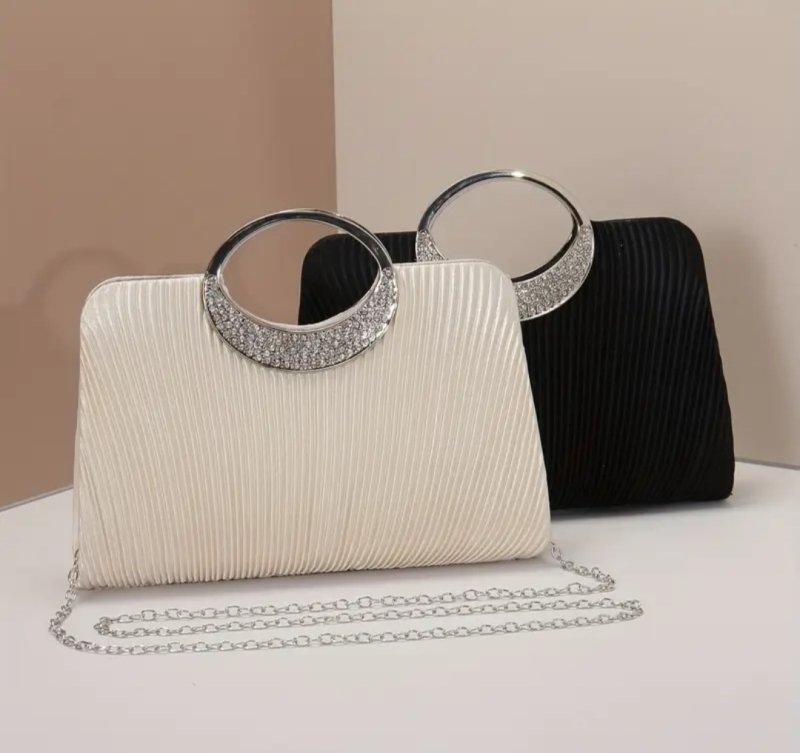 Елегантна вечерна чанта в черно