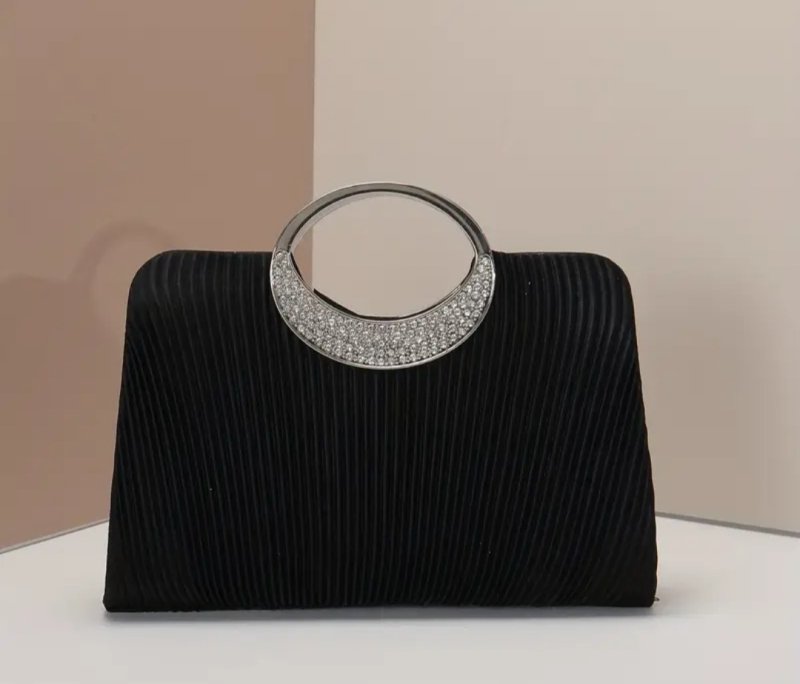 Елегантна вечерна чанта в черно