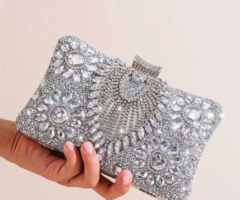 Вечерна чанта с камъни