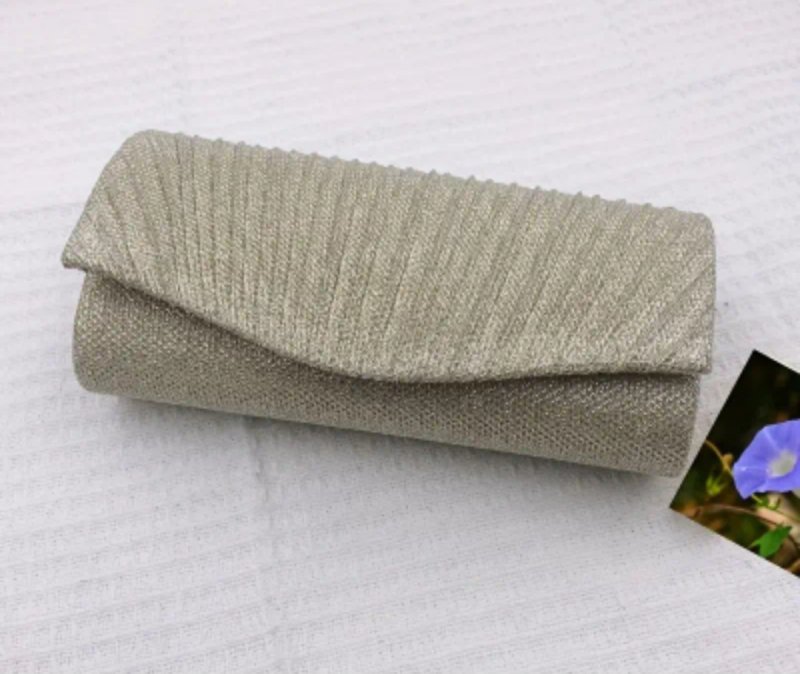 Вечерна чантичка в златисто