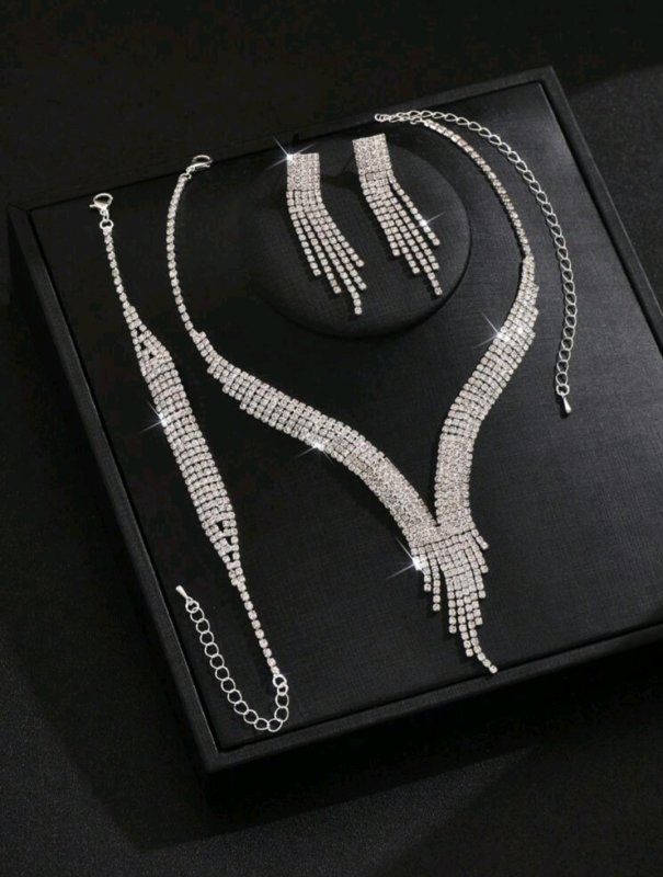 Комплект- колие, обеци и гривна