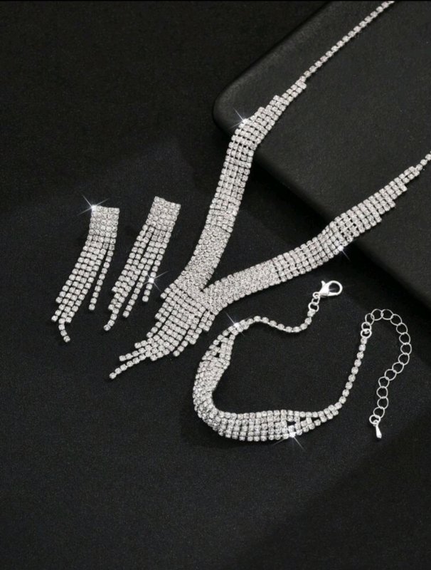 Комплект- колие, обеци и гривна