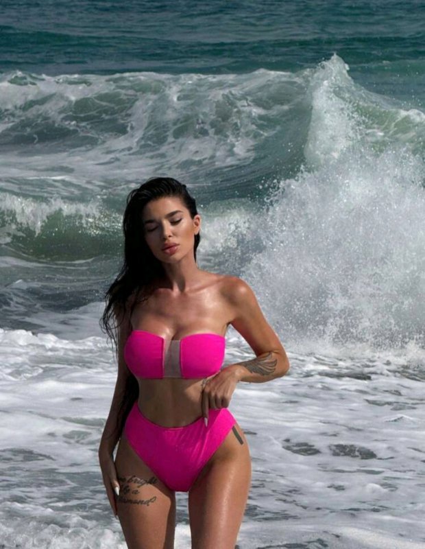 Розов бански комплект 