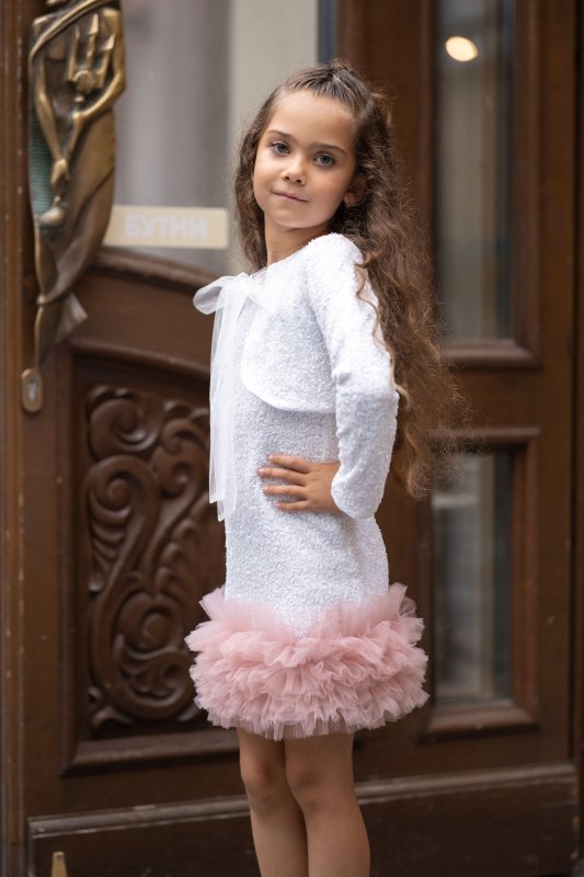 Детска рокля с бели пайети и тюл пудра