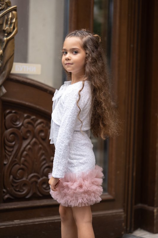 Детска рокля с бели пайети и тюл пудра