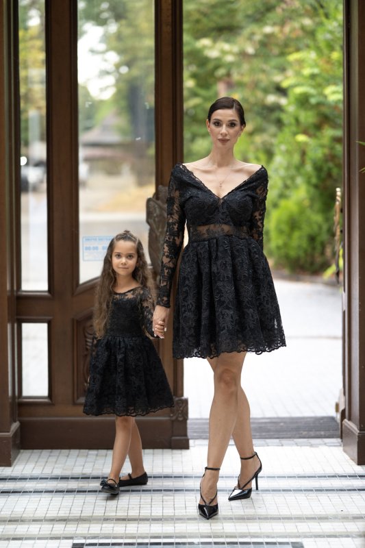 Комплект рокли майка и дъщеря от черна дантела с дълъг ръкав