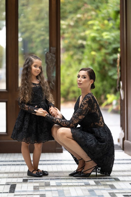 Комплект рокли майка и дъщеря от черна дантела с дълъг ръкав