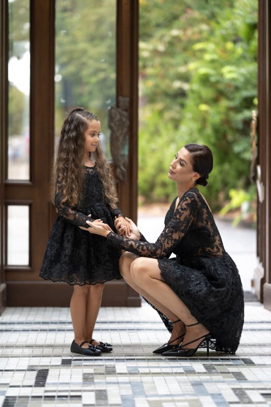 Комплект рокли майка и дъщеря от черна дантела с дълъг ръкав