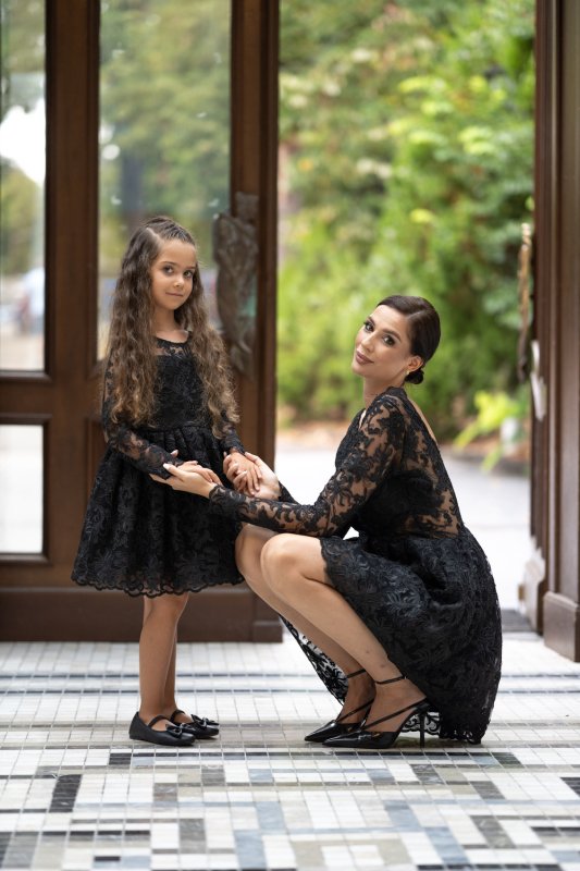 Комплект рокли майка и дъщеря от черна дантела с дълъг ръкав