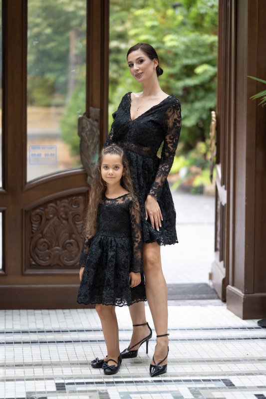 Комплект рокли майка и дъщеря от черна дантела с дълъг ръкав