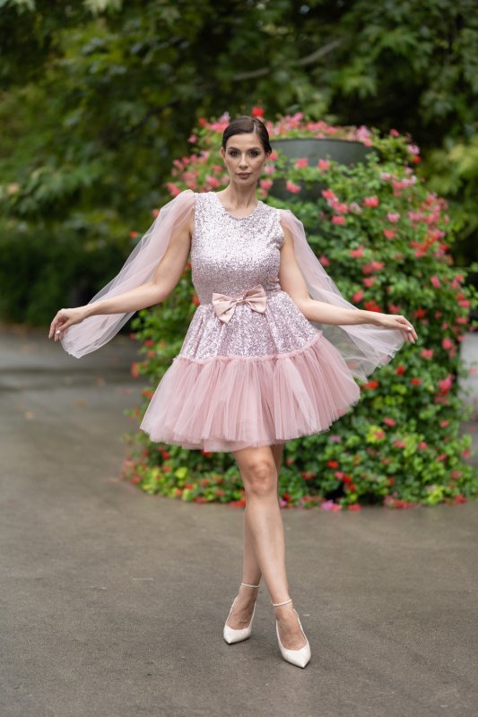 Дамска рокля – пудра розово с пайети и тюл