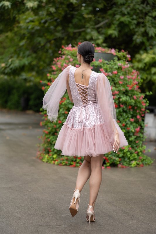 Дамска рокля – пудра розово с пайети и тюл