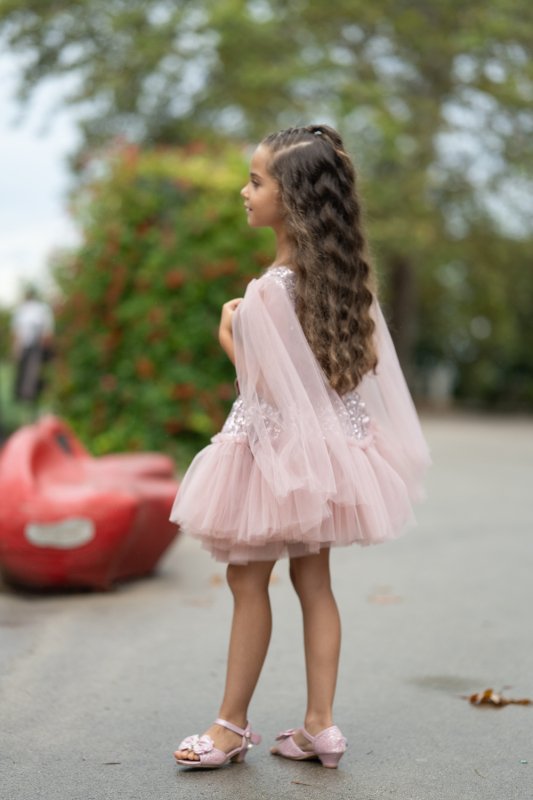 Детска рокля – пудра розово с пайети и тюл