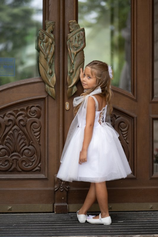 Детска рокля от бял тюл с брокат