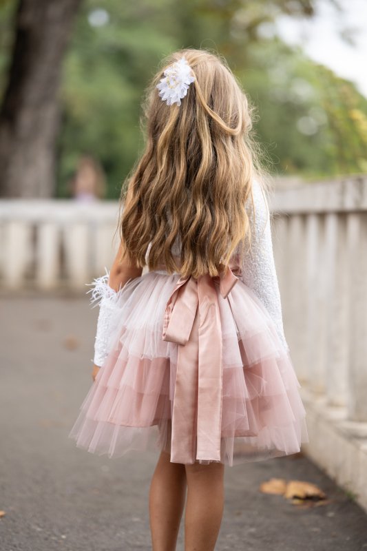 Детска рокля с тюл в бяло и розово на волани