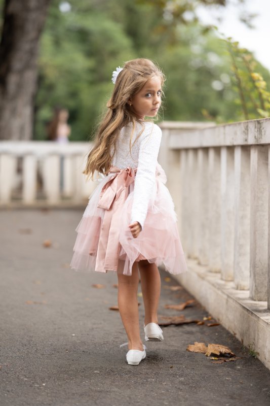 Детска рокля с тюл в бяло и розово на волани