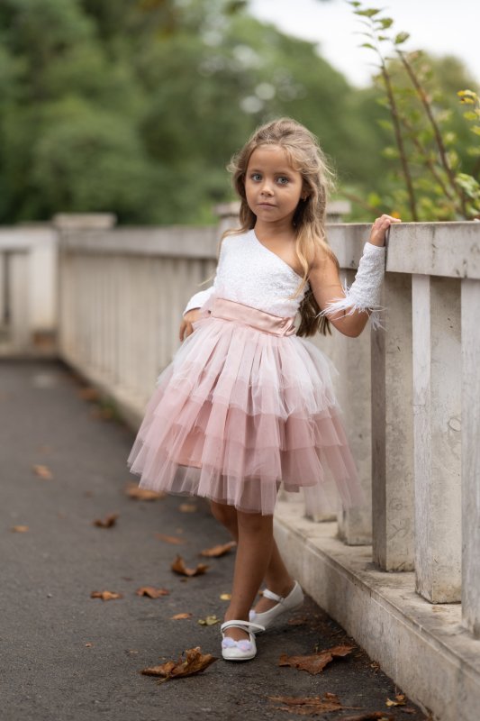Детска рокля с тюл в бяло и розово на волани
