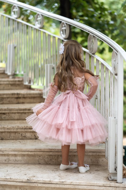 Детска рокля с розова дантела