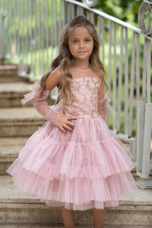 Детска рокля с розова дантела