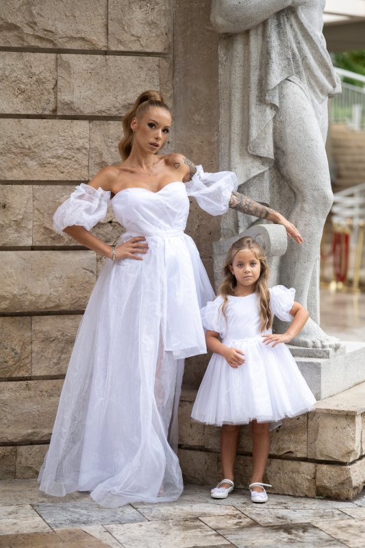 Комплект бели рокли за майка и дъщеря от органза