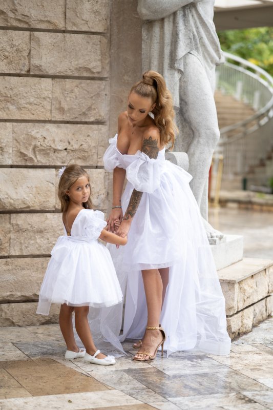 Комплект бели рокли за майка и дъщеря от органза