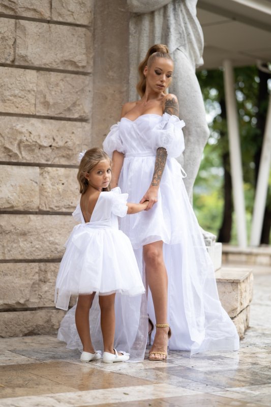 Комплект бели рокли за майка и дъщеря от органза