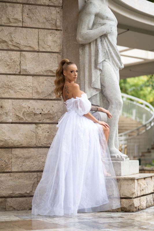 Дамска дълга бяла рокля от органза