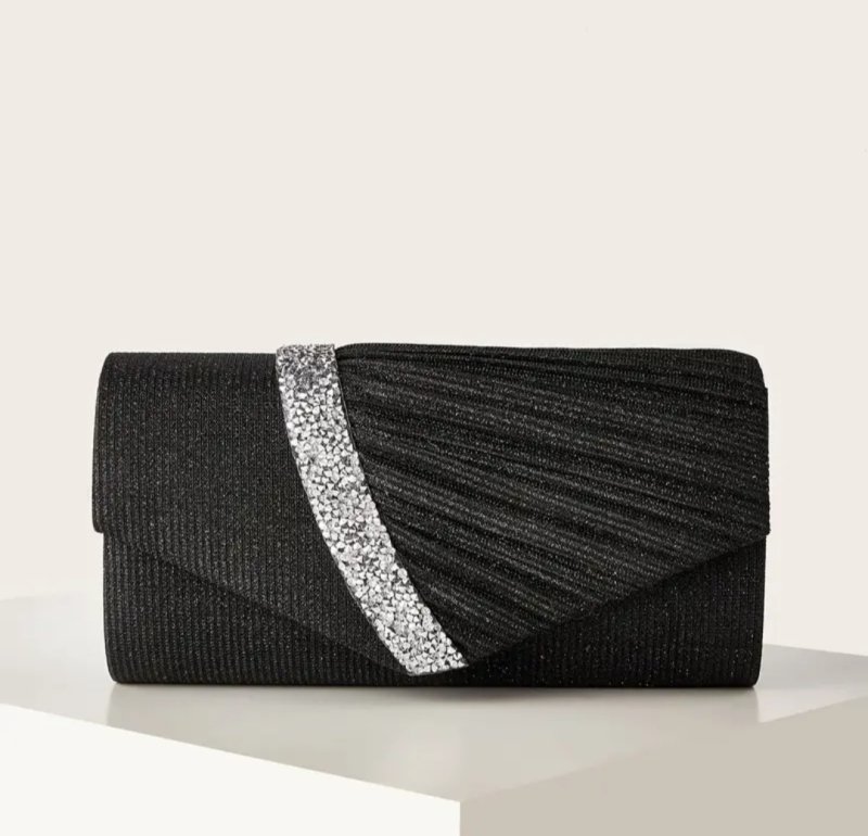 Вечерна чанта в черно със сребриста лента