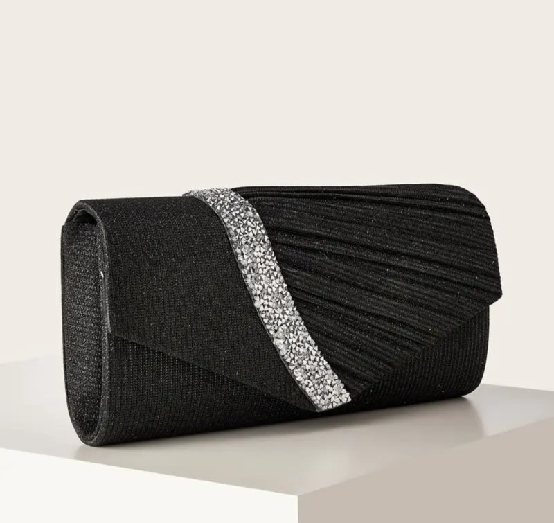 Вечерна чанта в черно със сребриста лента