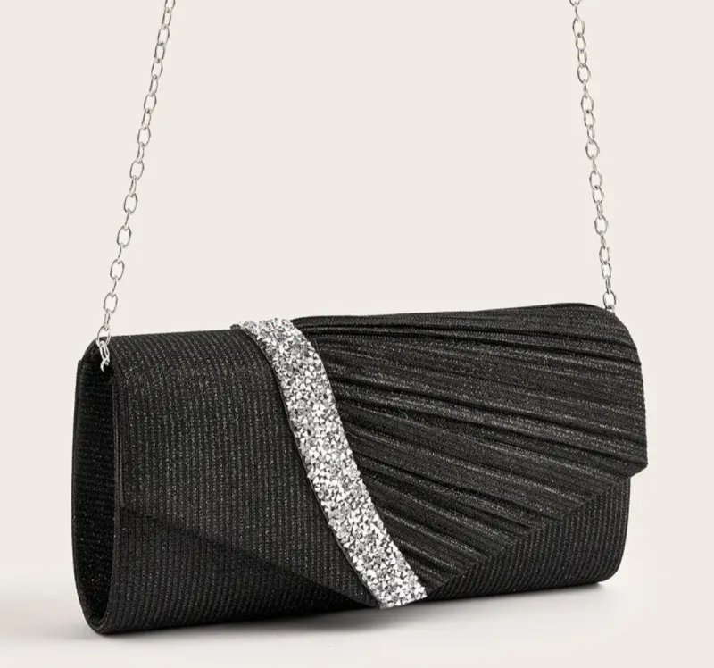 Вечерна чанта в черно със сребриста лента