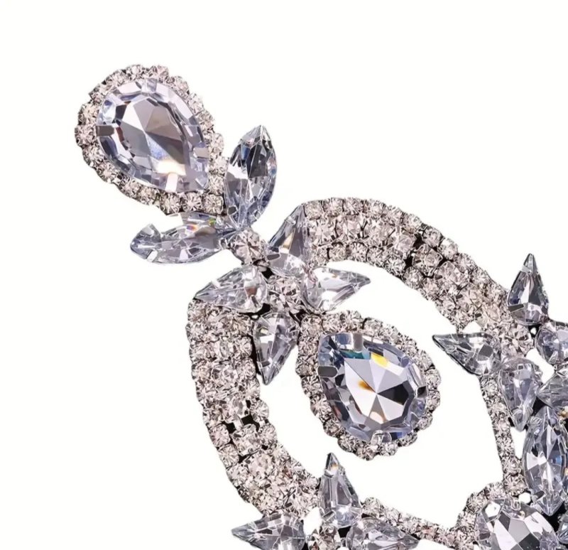 Големи обеци с бели камъни