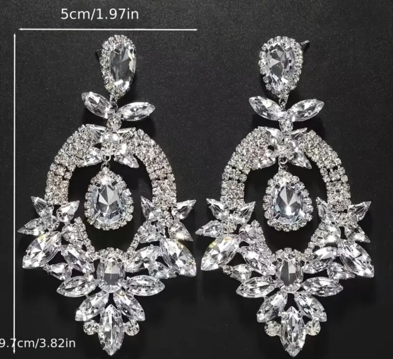 Големи обеци с бели камъни