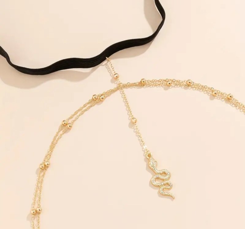 Верижка за бедро със змийски медальон – аксесоар за дръзка визия