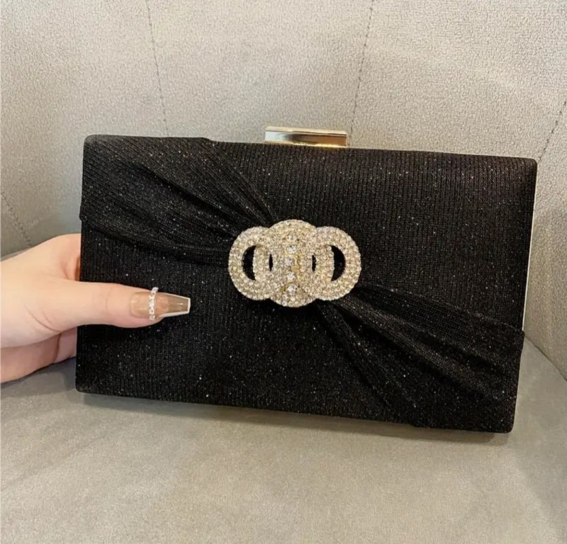 Вечерна клъч чанта в черно