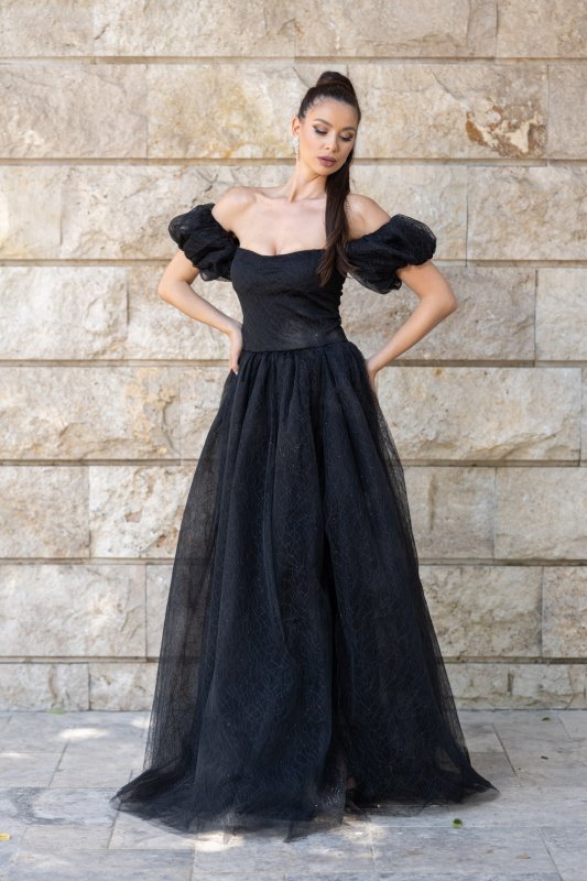 Черна дълга разкроена рокля с паднали ръкави