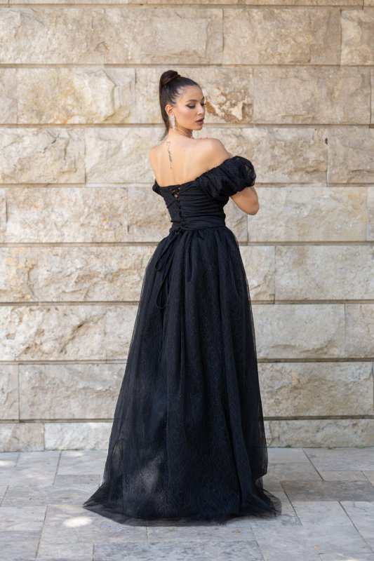 Черна дълга разкроена рокля с паднали ръкави