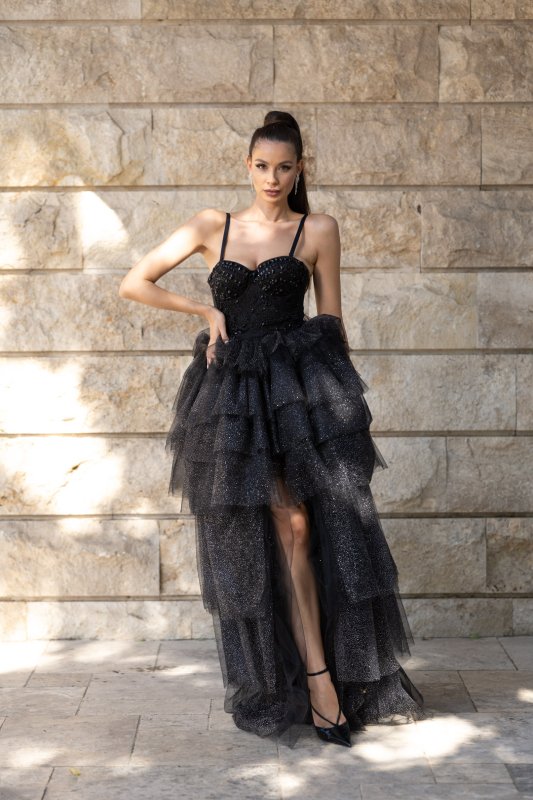 Черна бална рокля с бюстие и тюл
