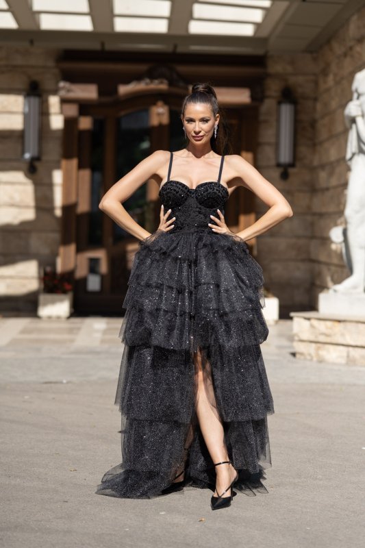 Черна бална рокля с бюстие и тюл