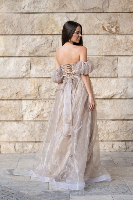 Дамска дълга бежова рокля от органза