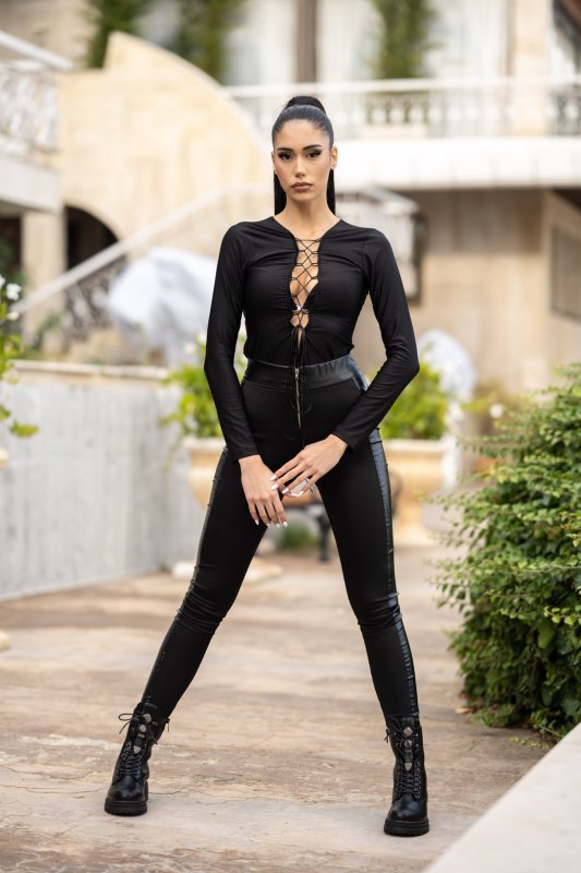 Черен дамски кожен комплект - клин и асиметрично яке с пух